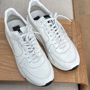 Golden Goose Men's running sole sneaker with white star and heel tab